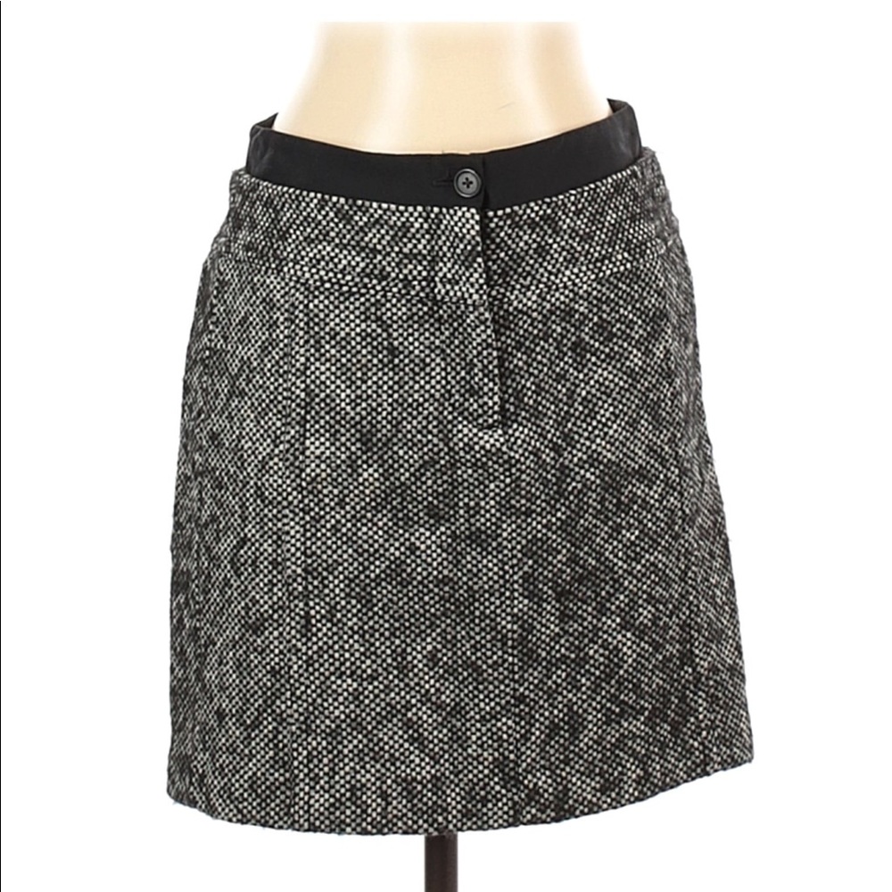 Ann Taylor Loft Knee Length Career Skirt l Color Black l Size 8